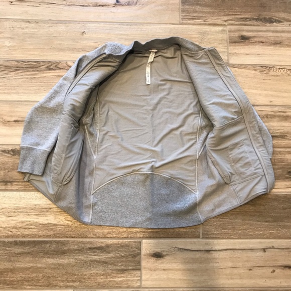 Lululemon Stand Out Sherpa Jacket, Size 6 - Picture 3 of 6